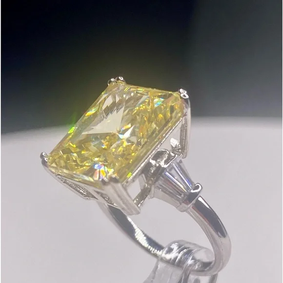 CANARY YELLOW 10 CARAT EMERALD CUT SIMULATED STONE SET IN STERLING SILVER - Picture 6 of 7